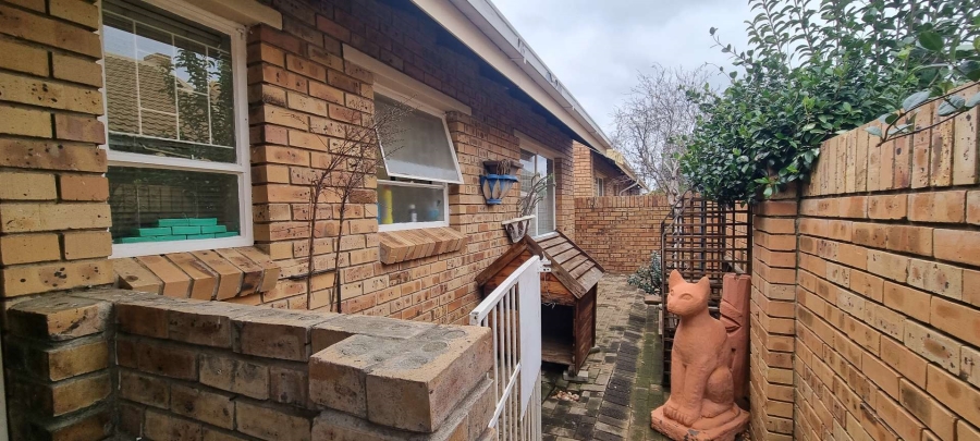 3 Bedroom Property for Sale in Langenhovenpark Free State